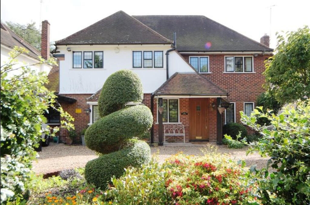 Main image of property: Hartsbourne Avenue, Bushey, Hertfordshire, WD23