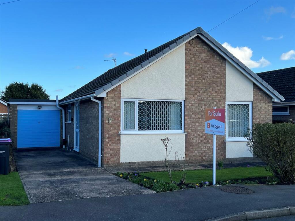 2 bedroom detached bungalow for sale in Priory Drive, Fiskerton