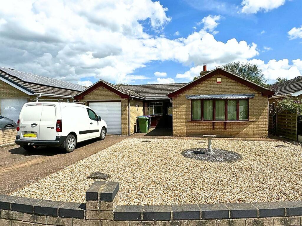 3 bedroom detached bungalow for sale in Mellows Close, Reepham, LN3