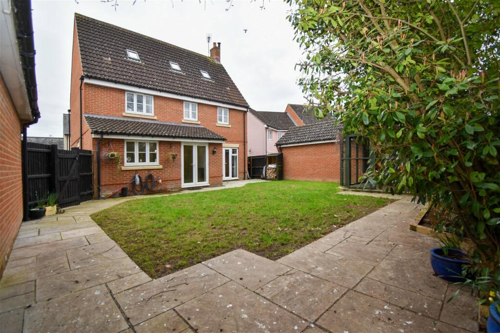 5 bedroom detached house for sale in The Pastures, Brewers End, Takeley