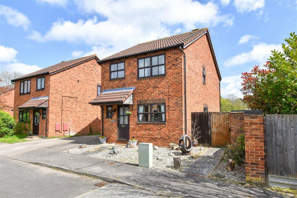 3 bedroom detached house for sale in Anglesey Close, Stortford, CM23 4PE, CM23