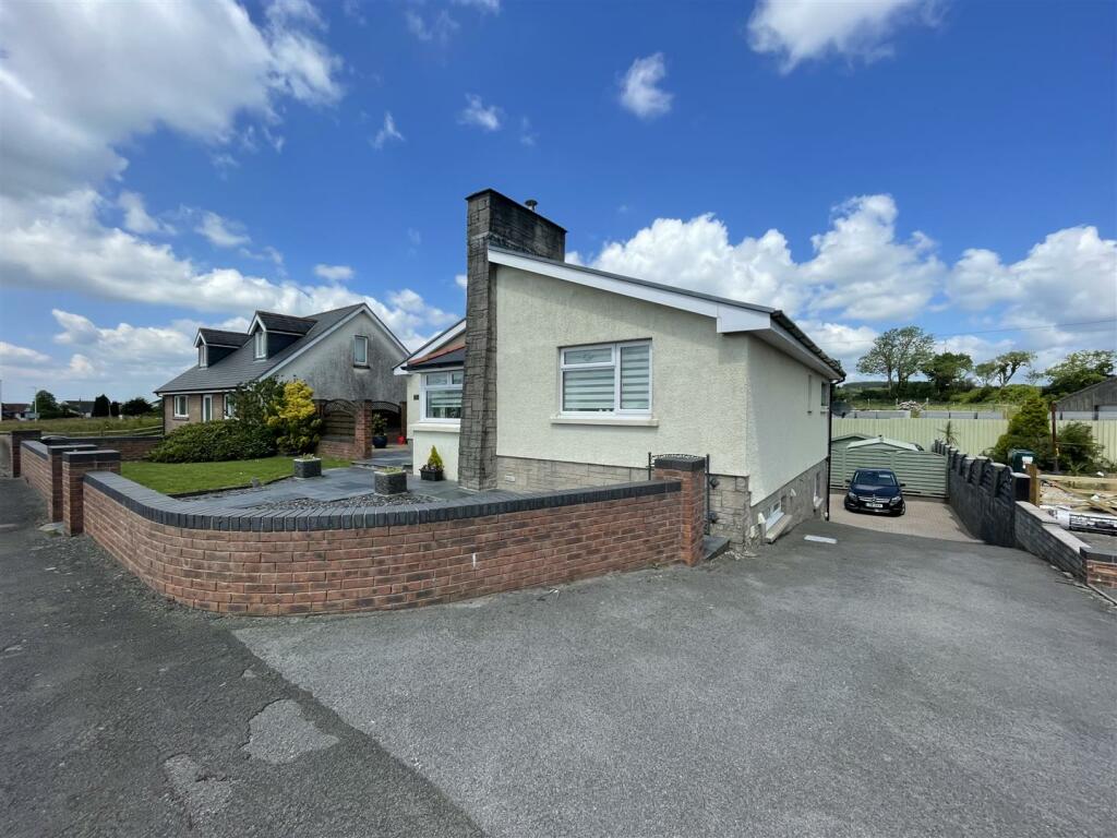 4 bedroom detached house for sale in Norton Road, Penygroes, Llanelli, SA14