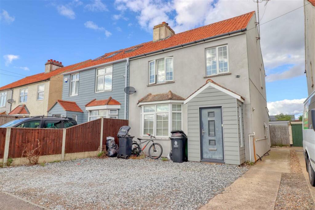 4 bedroom semidetached house for sale in Frinton Road, Frinton on Sea