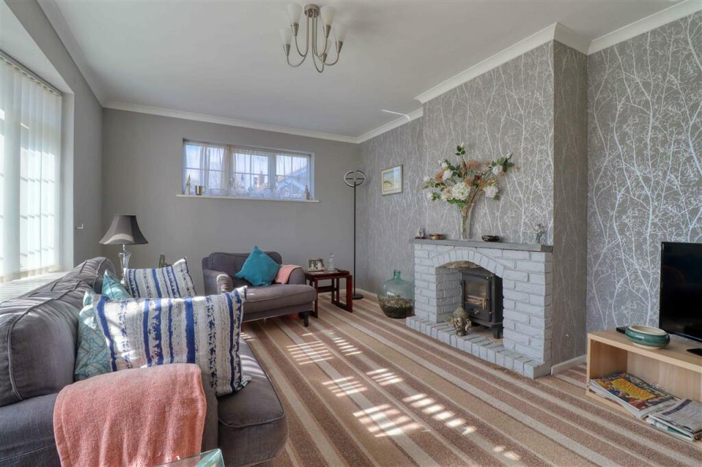 Additional property image - Devereaux Close, Walton on the Naze
