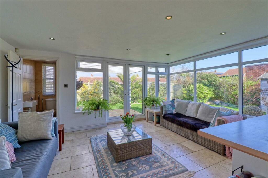 Additional property image - Devereaux Close, Walton on the Naze