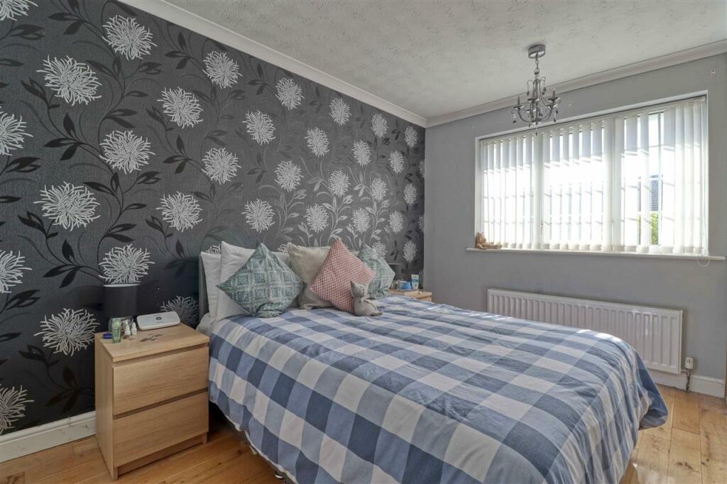 Additional property image - Devereaux Close, Walton on the Naze