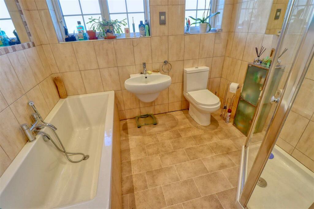 Additional property image - Devereaux Close, Walton on the Naze
