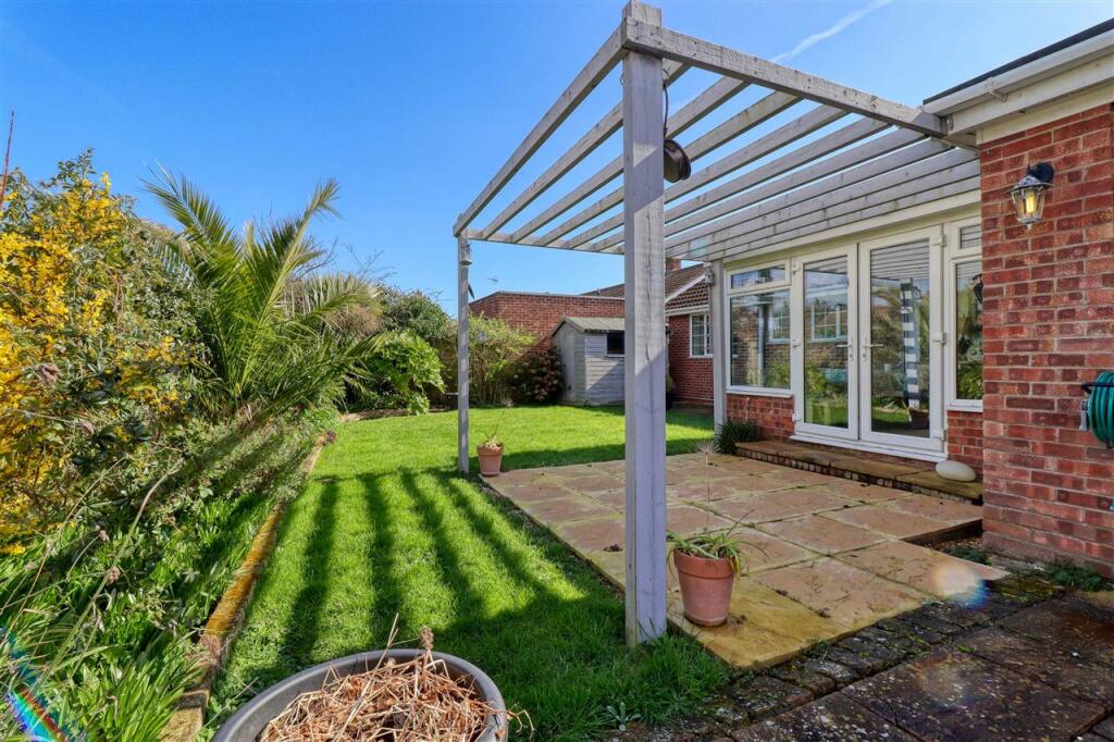Additional property image - Devereaux Close, Walton on the Naze