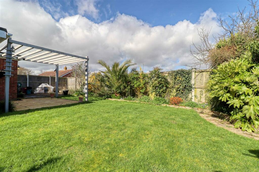 Additional property image - Devereaux Close, Walton on the Naze