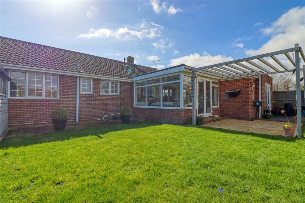 Additional property image - Devereaux Close, Walton on the Naze