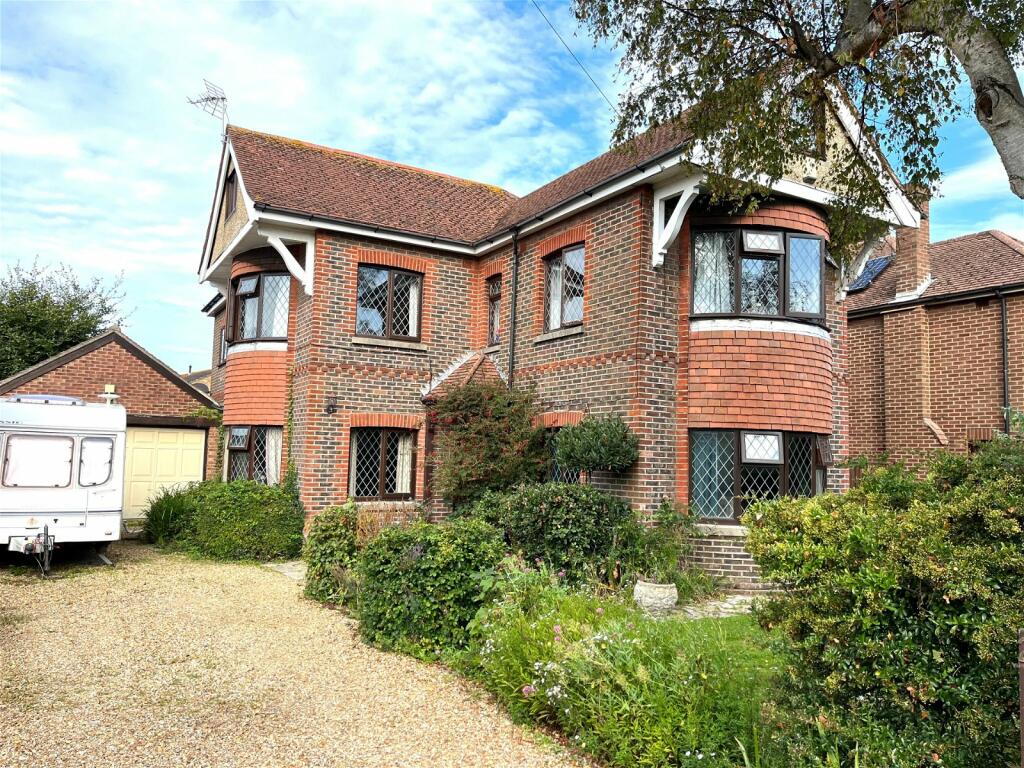 4 bedroom detached house for sale in Monckton Road, Alverstoke, Gosport