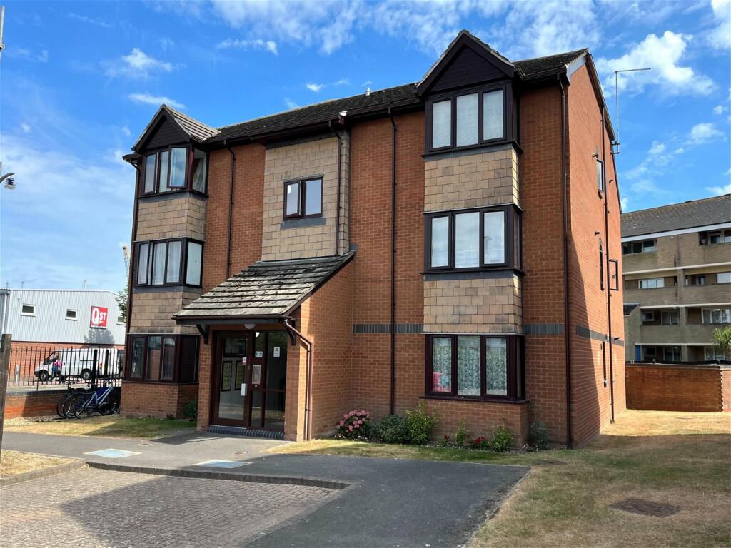 Studio flat for sale in King Street, Gosport, PO12