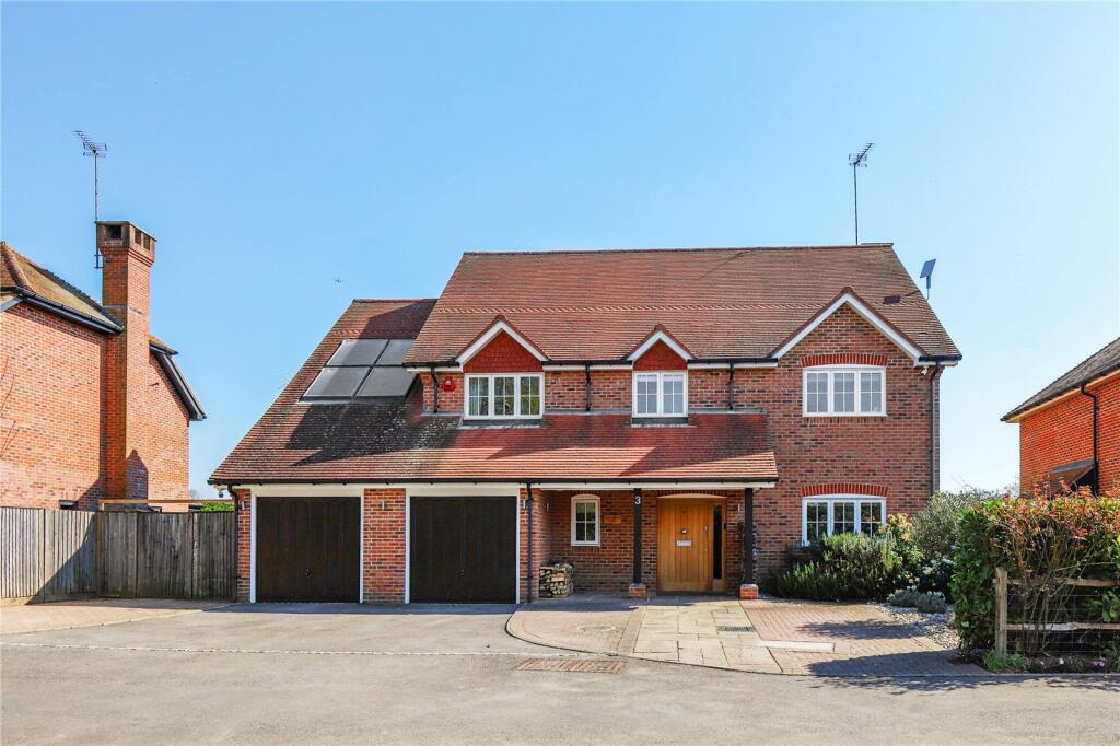 Main image of property: 3 Oakdene Place, Ifold, RH14