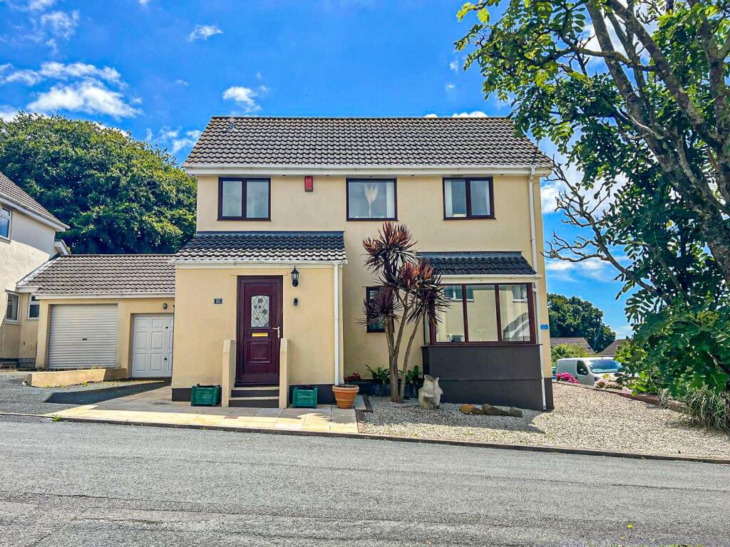 4 bedroom detached house for sale in Yeolland Park, Ivybridge, Devon, PL21