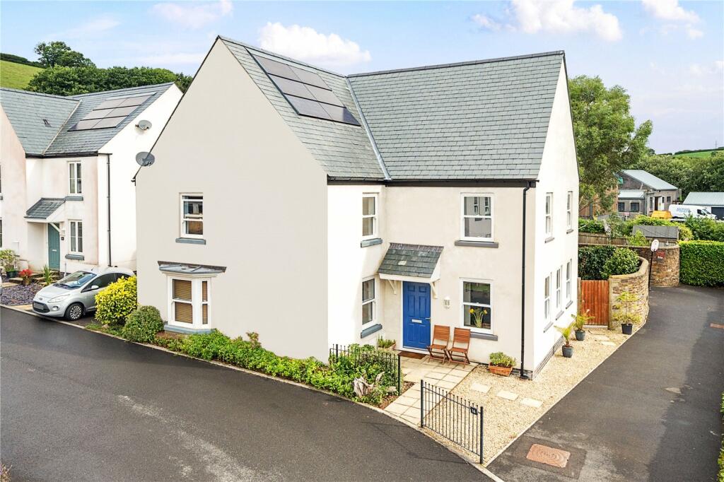 5 bedroom detached house for sale in Pinwill Crescent, Ermington