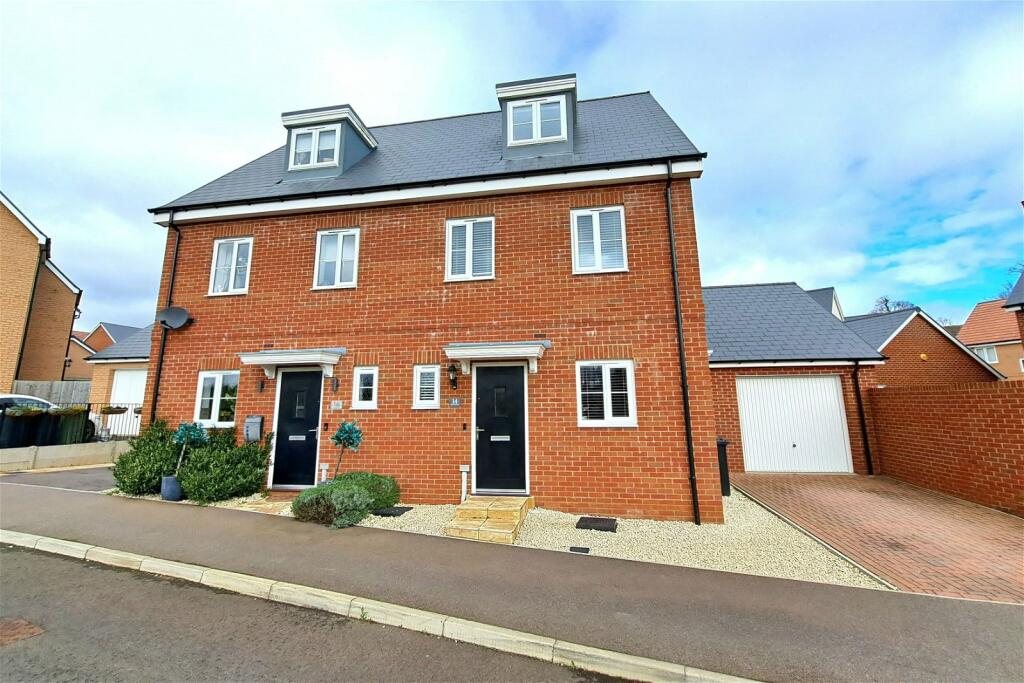 3 bedroom semidetached house for sale in Tear Crescent, Potton