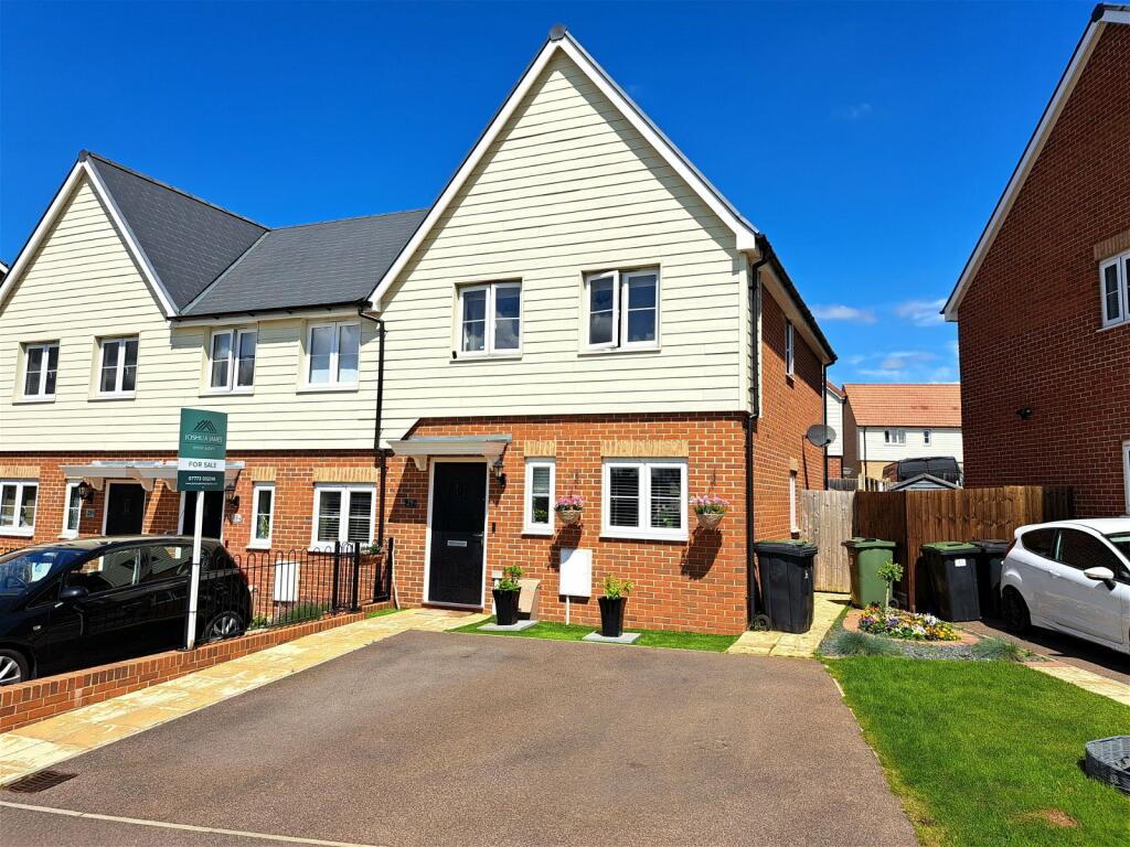 3 bedroom end of terrace house for sale in Hutchinson Rise, Potton