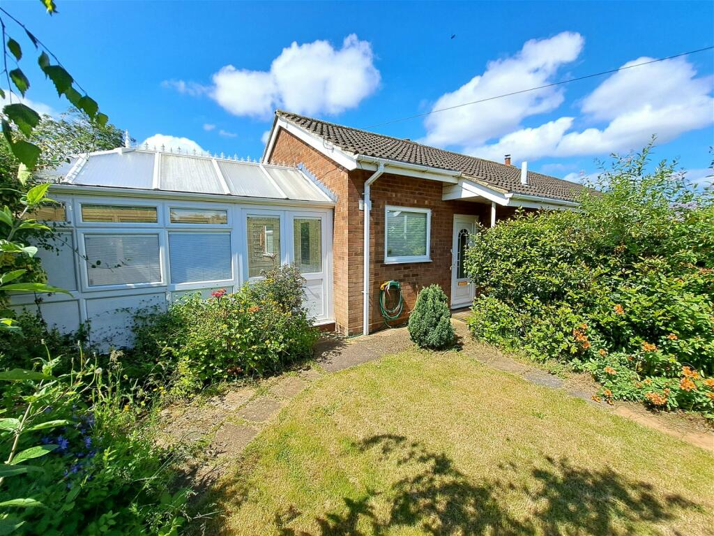 2 bedroom semidetached bungalow for sale in Northfield Close