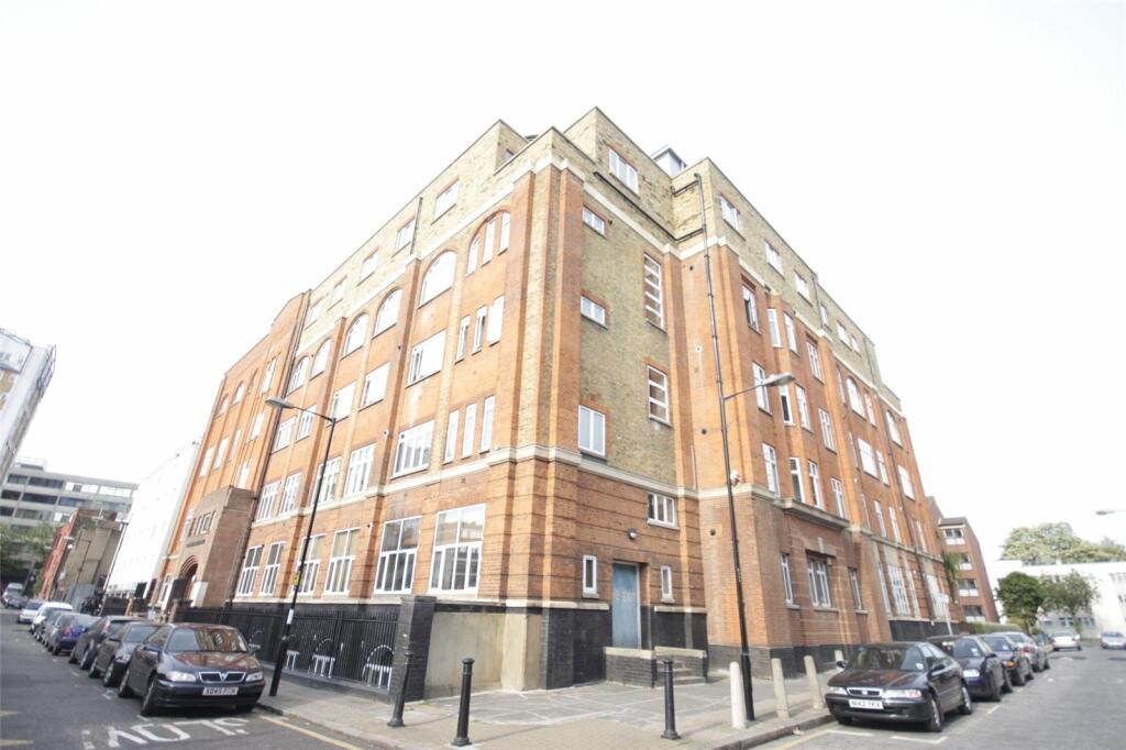 Studio apartment for rent in Bernhard Baron House, Henriques Street, Aldgate, London, E1