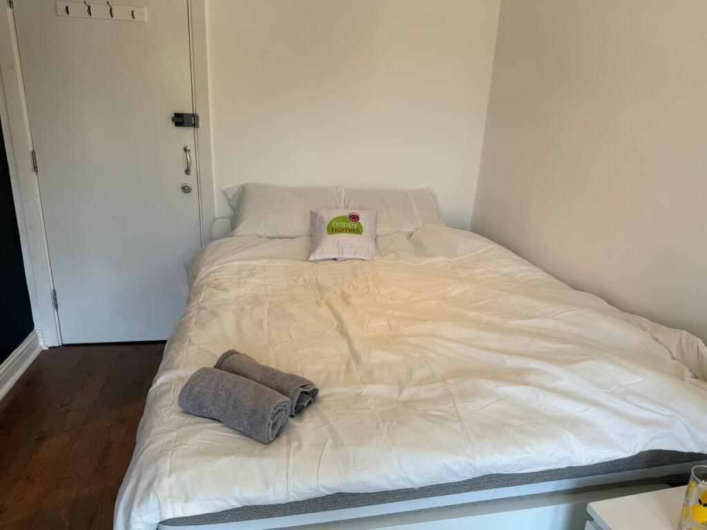 Main image of property: Room 2, 17 Brentwood, Manchester,  M6 8QU