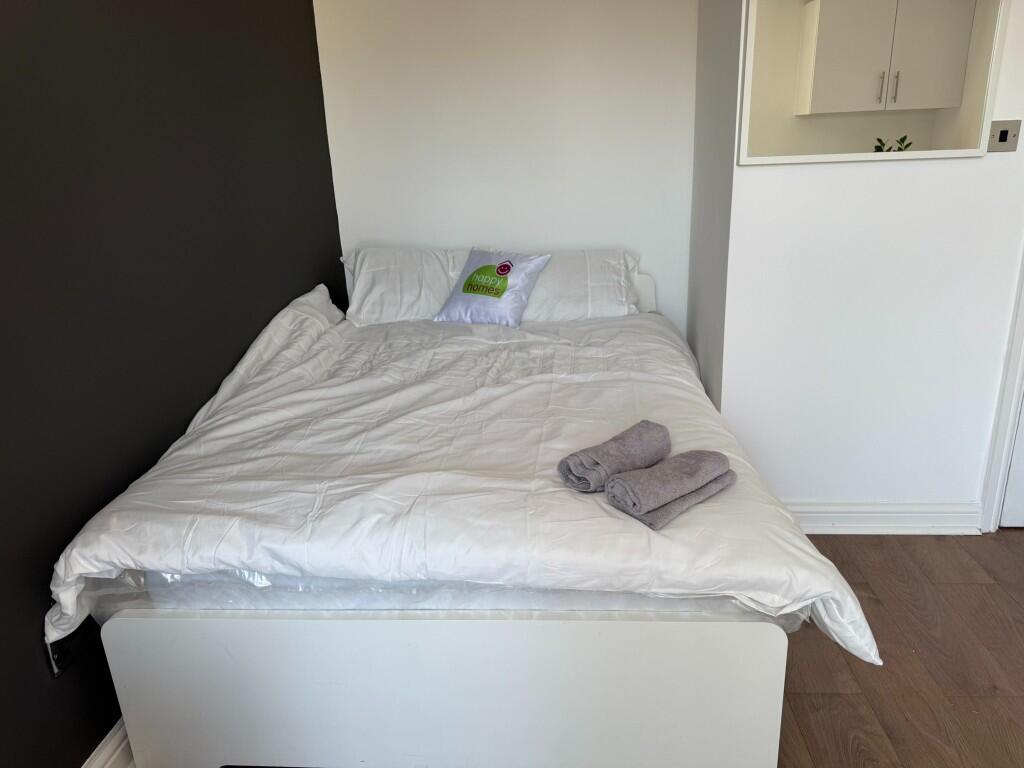 Main image of property:  Room 8, 17, Brentwood, Salford, M6 8QU