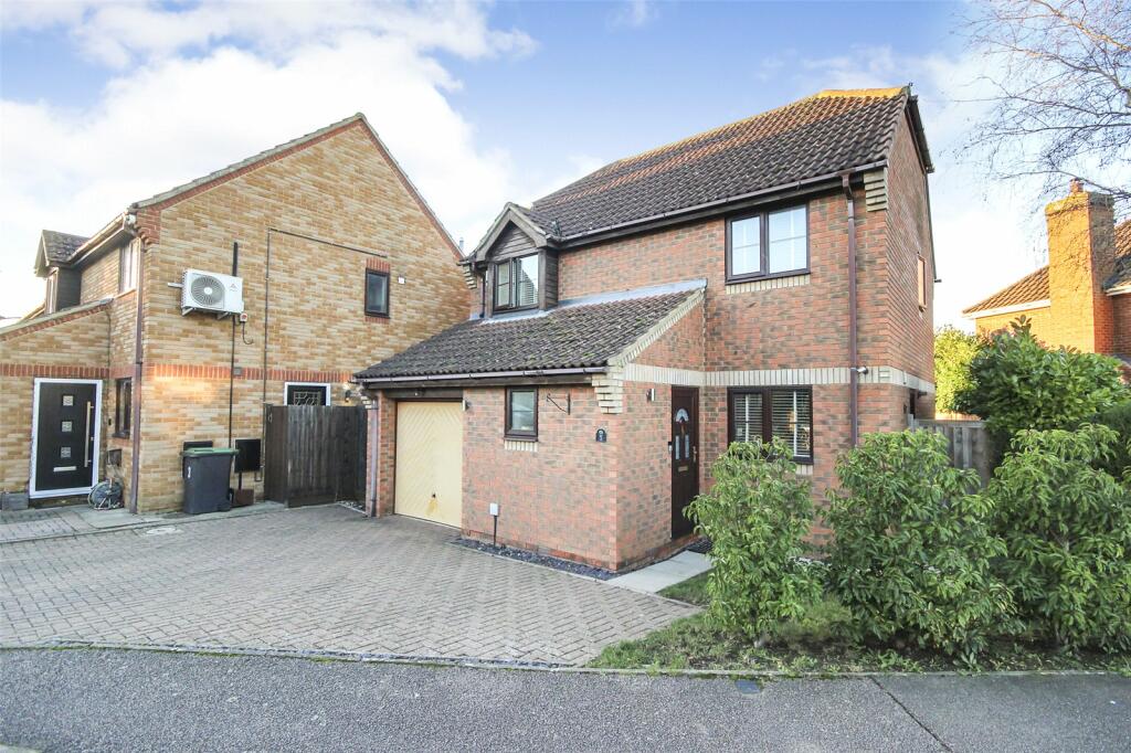 3 bedroom detached house for sale in Oak Drive, Pulloxhill