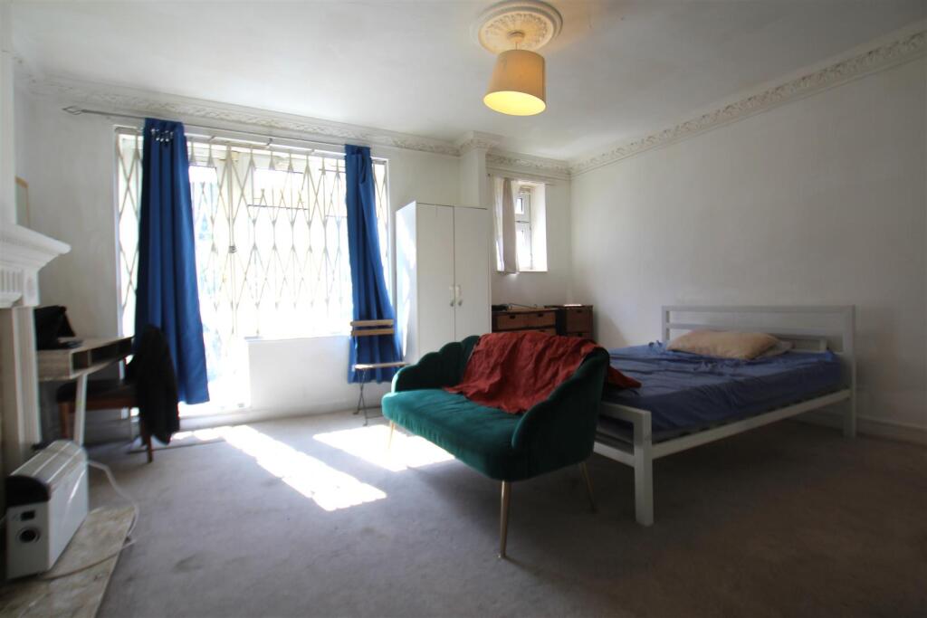 Main image of property: Cable Street, Tower Hamlets, E1