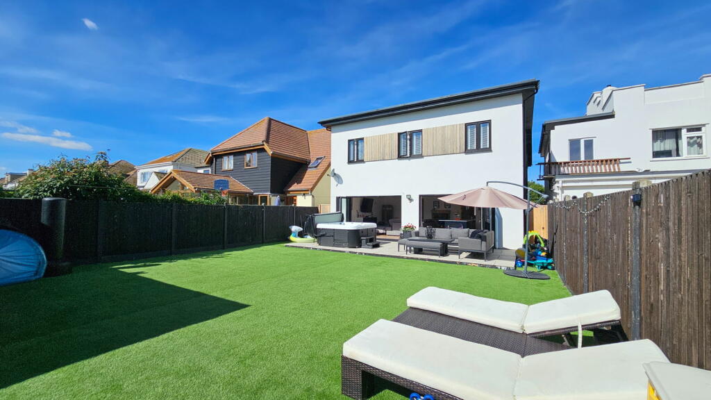 Additional property image - Gloucester Avenue, Margate, CT9 3NW