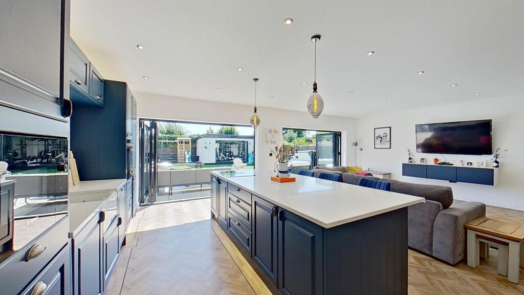 Additional property image - Gloucester Avenue, Margate, CT9 3NW