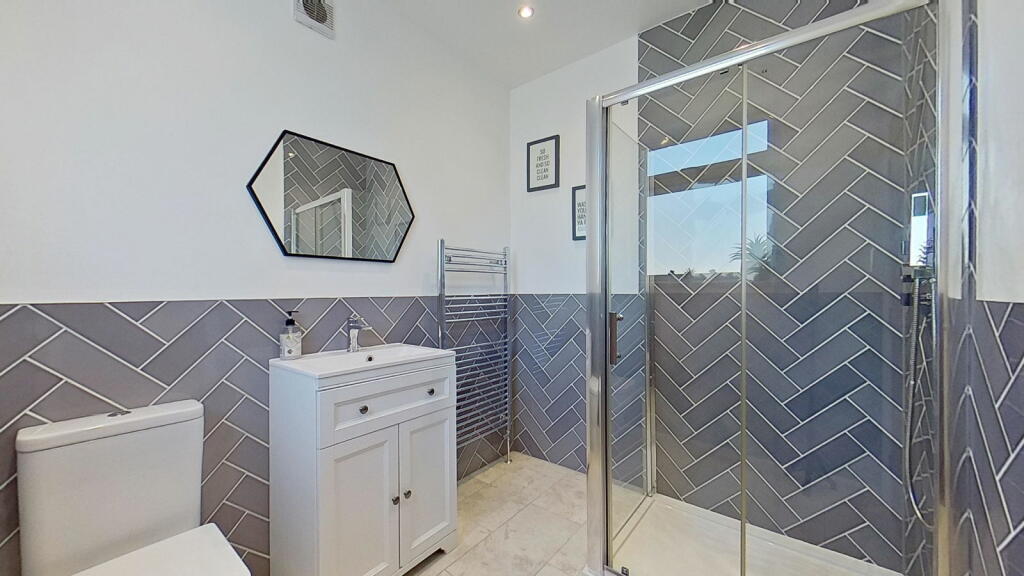 Additional property image - Gloucester Avenue, Margate, CT9 3NW
