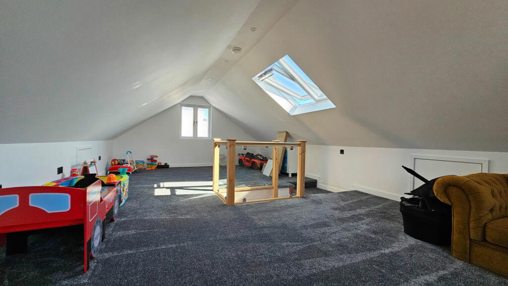 Additional property image - Gloucester Avenue, Margate, CT9 3NW