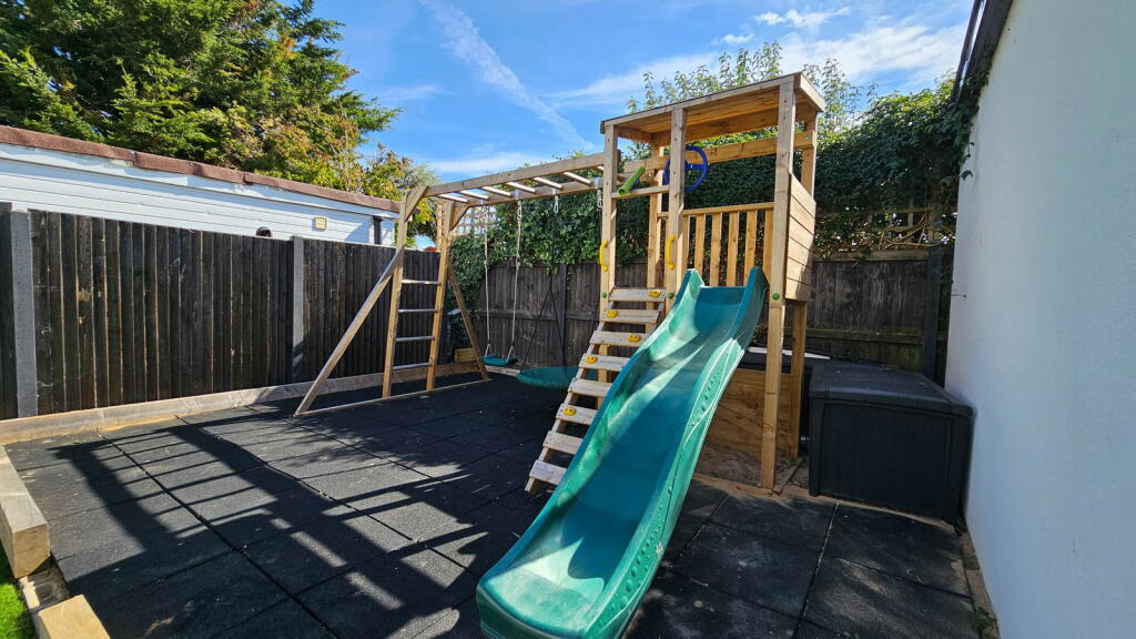 Additional property image - Gloucester Avenue, Margate, CT9 3NW