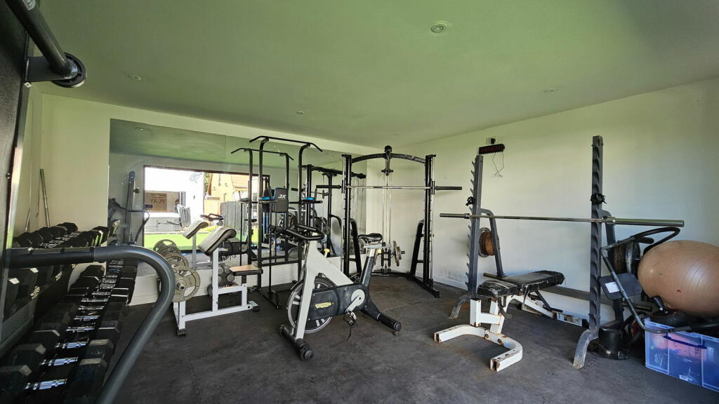 Additional property image - Gloucester Avenue, Margate, CT9 3NW