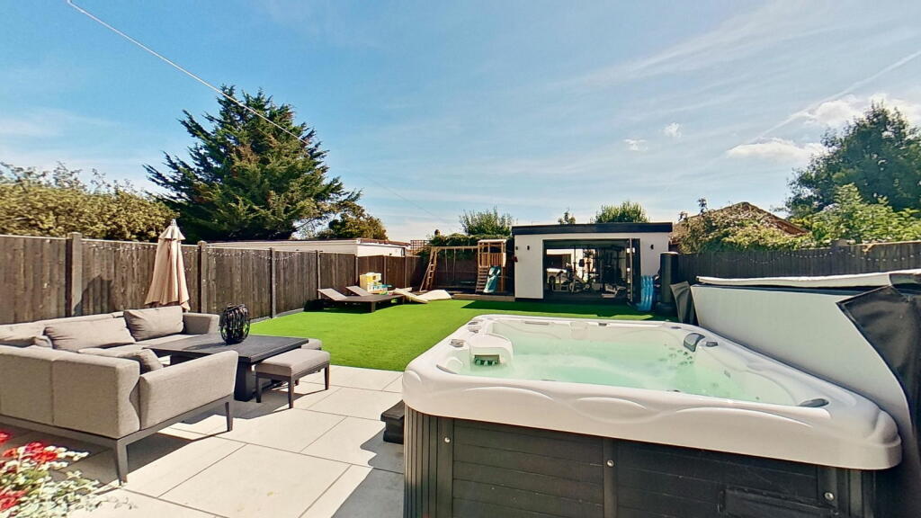 Additional property image - Gloucester Avenue, Margate, CT9 3NW