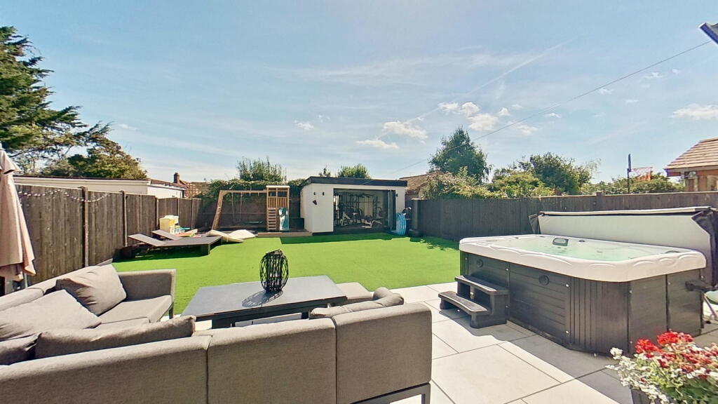 Additional property image - Gloucester Avenue, Margate, CT9 3NW