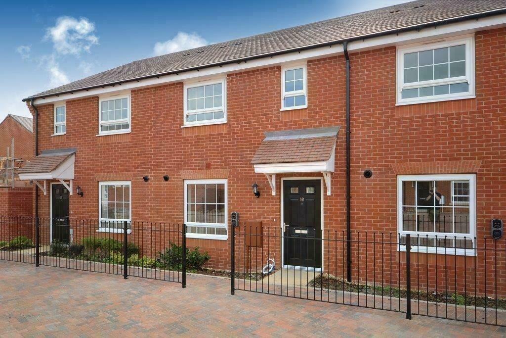 2 bedroom terraced house for sale in Banbury Road, Lighthorne Heath