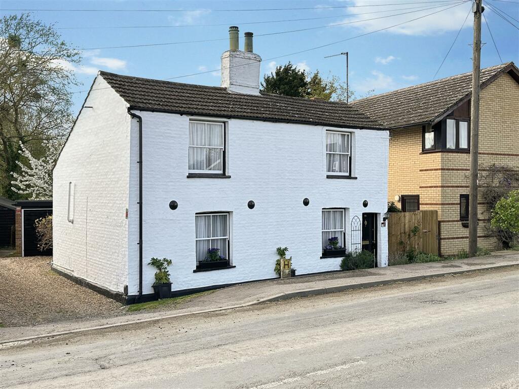 3 bedroom detached house for sale in Histon Road, Cottenham, Cambridge
