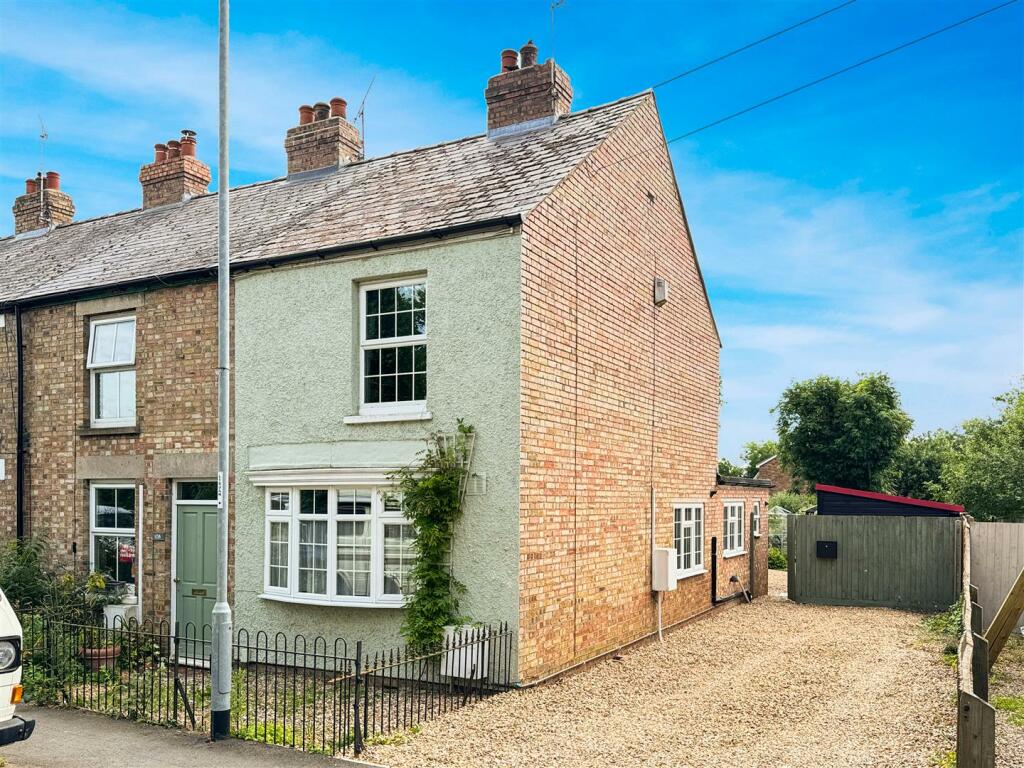 2 bedroom end of terrace house for sale in Way Lane, Waterbeach