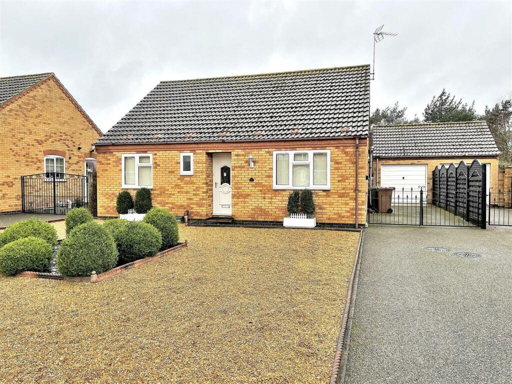 3 bedroom detached bungalow for sale in Philip Nurse Road, Dersingham