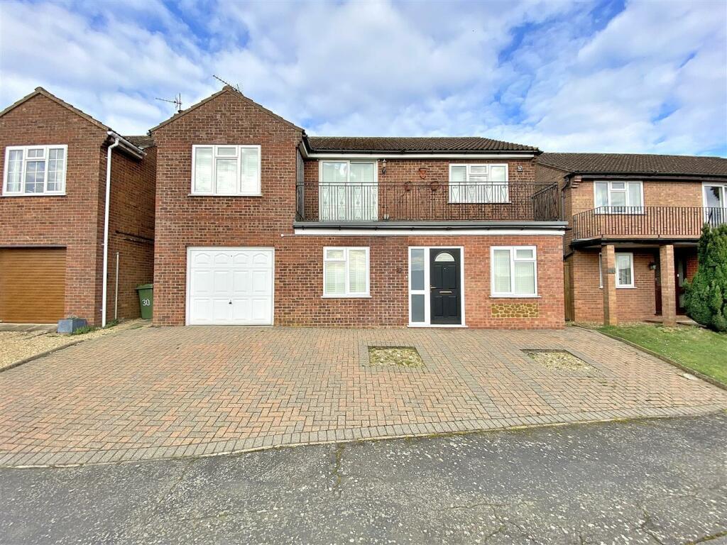 3 bedroom detached house for sale in Tudor Way, Dersingham, King's Lynn