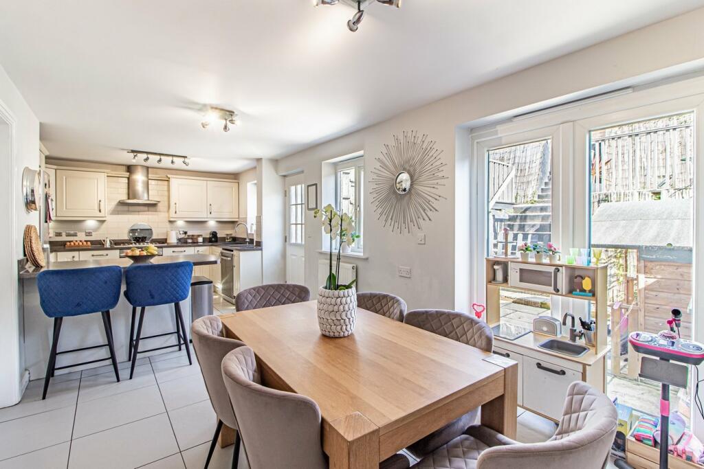 Additional property image - Delfryn, Miskin, Pontyclun, CF72