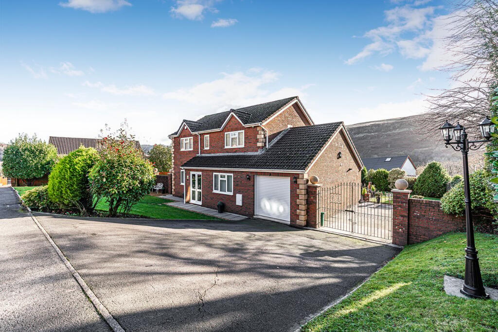 Main image of property: Bronheulwen, Porth, CF39