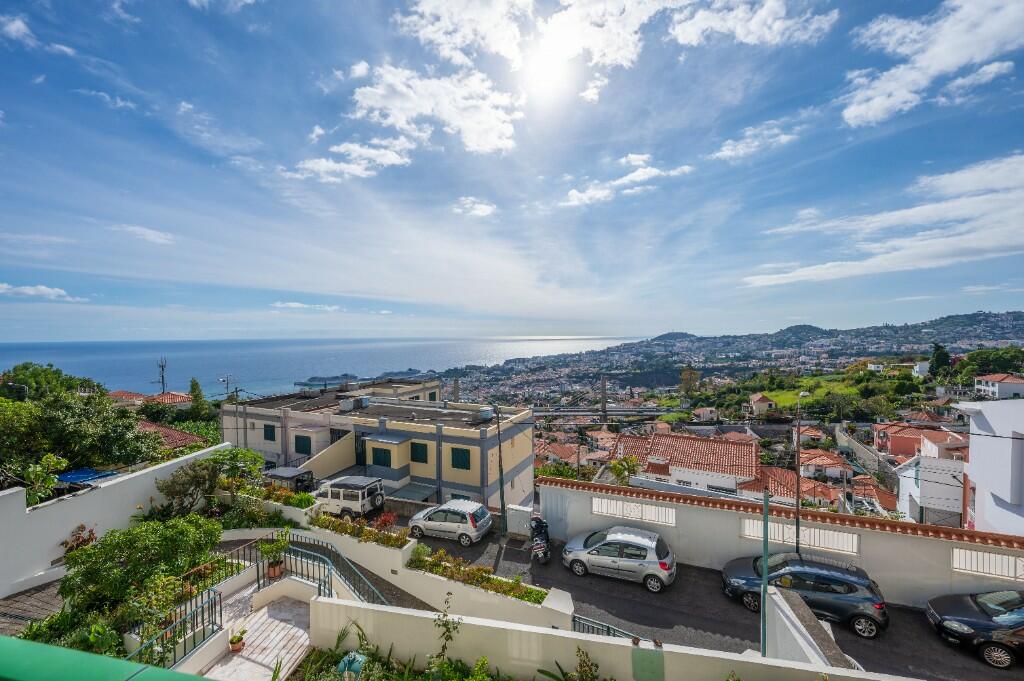 4 bed Detached home in Funchal, Madeira