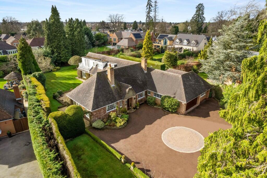 4 bedroom detached bungalow for sale in Knowle Wood Road, Dorridge , B93