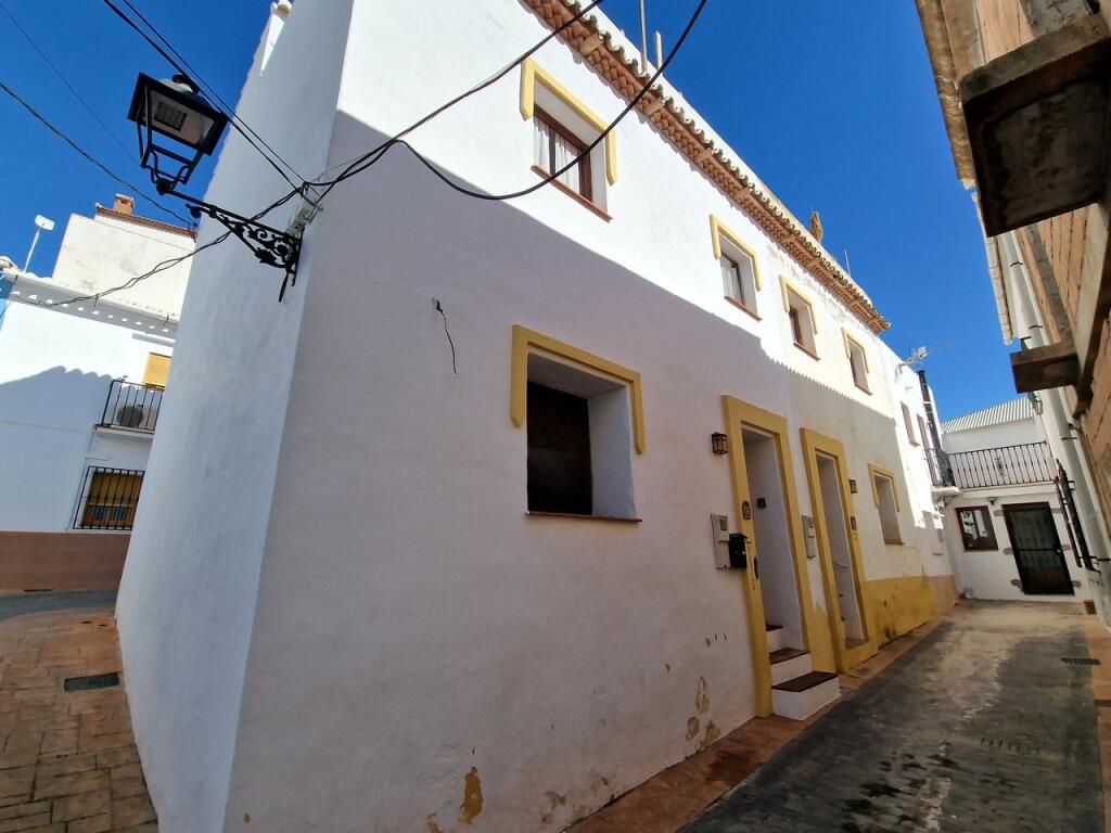 2 bedroom village house for sale in Periana,Málaga, Spain