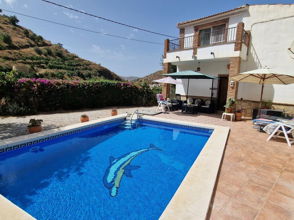 2 bed Villa for sale in Canillas de Aceituno...