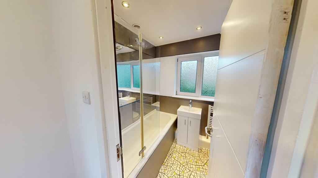 Additional property image - Mayorswell Close (L) 2 WEEKS RENT FREE 25/26, ,