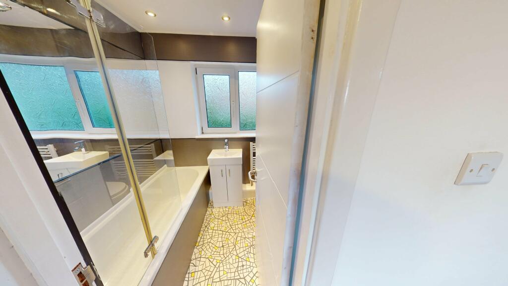 Additional property image - Mayorswell Close (L) 2 WEEKS RENT FREE 25/26, ,