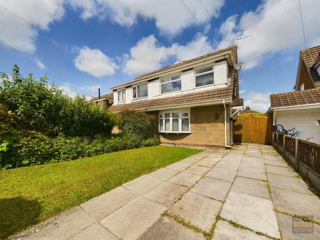 3 bedroom semidetached house for sale in Blackhurst Road, Lydiate, L31