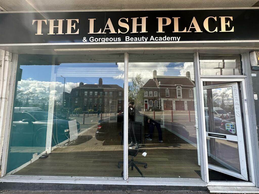 Commercial property for rent in Pershore Road South, Birmingham, B30